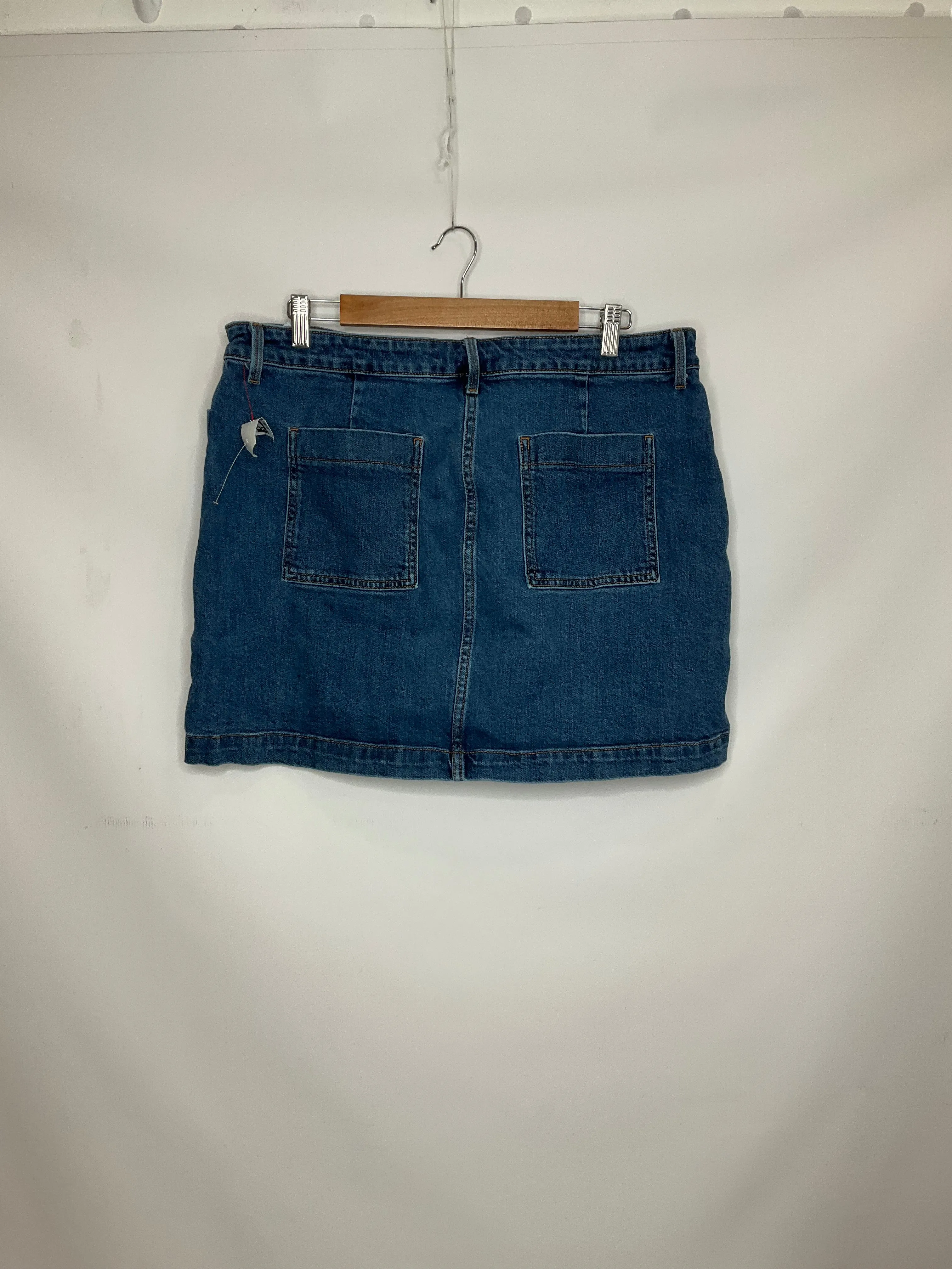 Denim Skirt Mini & Short Old Navy, Size 16